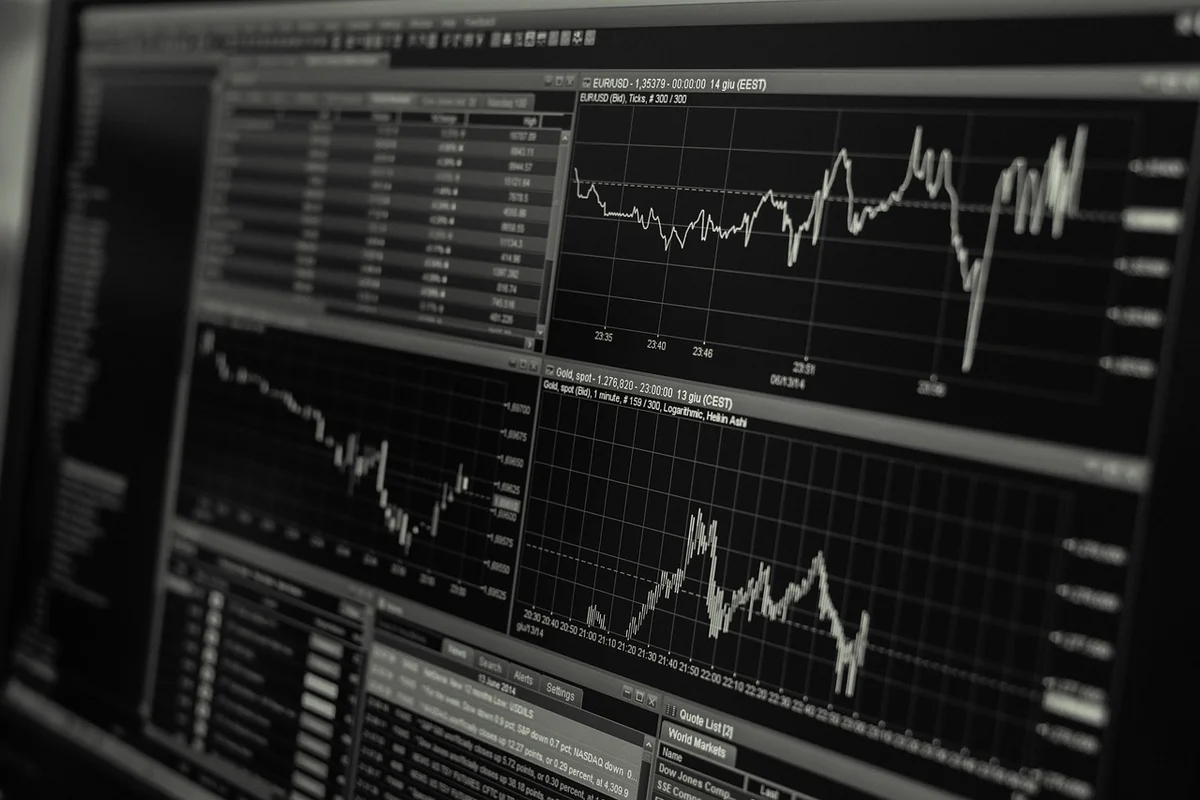 Defensive Investing: Building Resilient Portfolios in Uncertain Markets