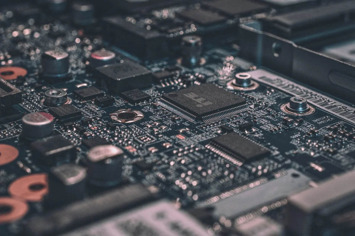 Tech Sector Investment Guide: Balancing Innovation and Stability in a Rapidly Evolving Landscape